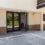 Udanypobyt Na Tetmajera