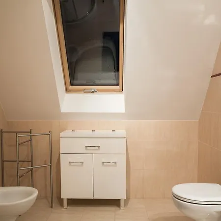 Udanypobyt Na Tetmajera *