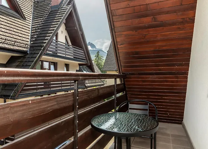 Udanypobyt Na Tetmajera *